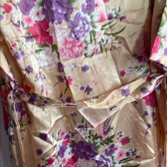 Floral Robe - Picture 3 of 3